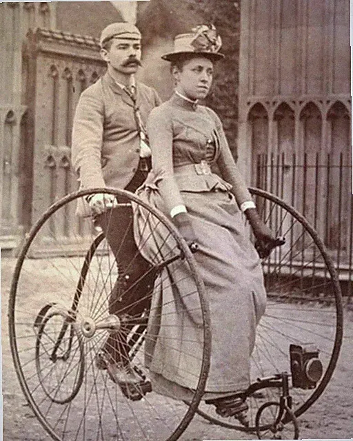 Photo Old Vintage Victorian couple on a tandem bicycle, 1890s Reproduction