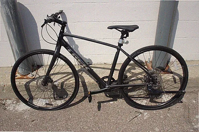 Trek Bikes FX3 Disc Gen 3 Alpha Gold Aluminum Frame Hybrid Bike Medium - Black
